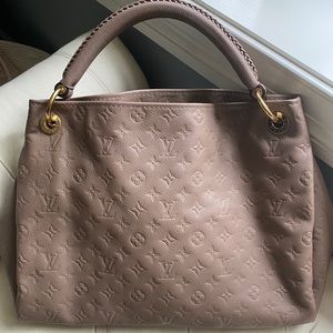 Louis Vuitton Artsy MM Handbag